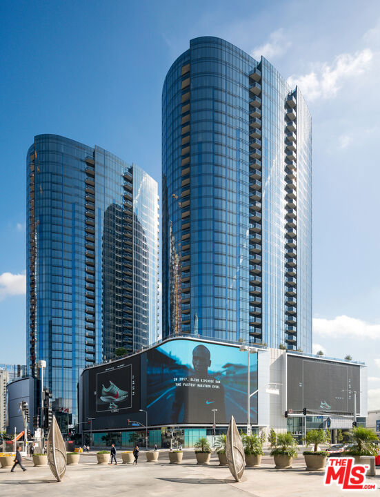 1200 S FIGUEROA Street, Los Angeles CA: https://media.crmls.org/mediaz/d6d454f6-65b8-4543-8ef2-a53d0848de42.jpg