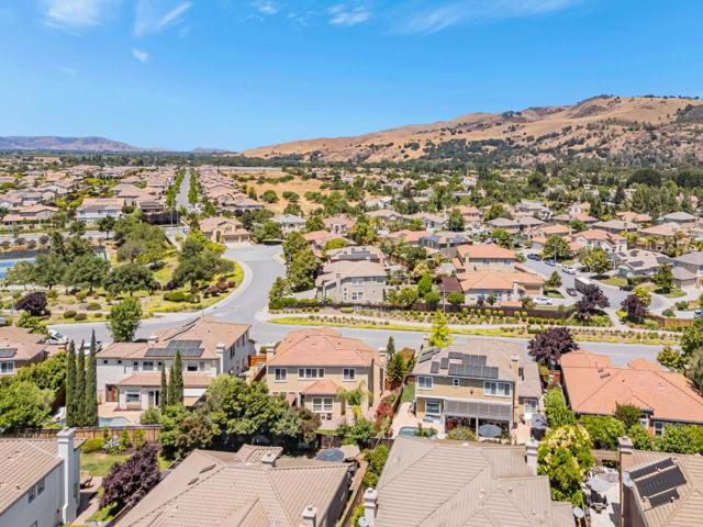 18400 Capistrano Way, Morgan Hill CA: https://media.crmls.org/mediaz/d6d46572-5cef-4324-88ef-004593be6ddb.jpg