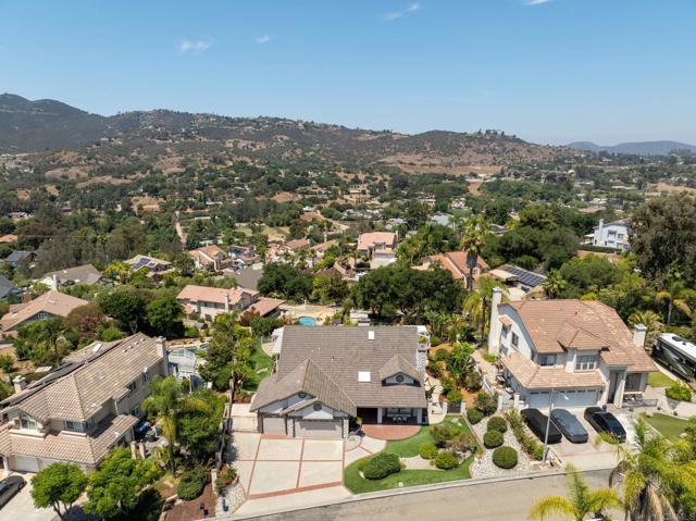 1337 Oak View Way, Escondido CA: https://media.crmls.org/mediaz/d6d46c6c-ae22-4619-afba-5cee84474647.jpg