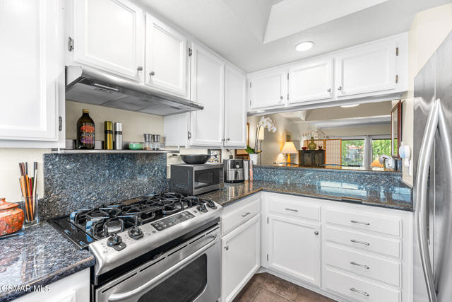 5720 Skyview Way, Agoura Hills CA: https://media.crmls.org/mediaz/d6d48ca0-eab8-450e-a7d5-0c7cecfe9fa4.jpg