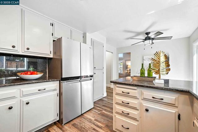 4417 Sunlight Ct, Concord CA: https://media.crmls.org/mediaz/d6d508d0-1d2d-4ae0-a737-d417e844a590.jpg