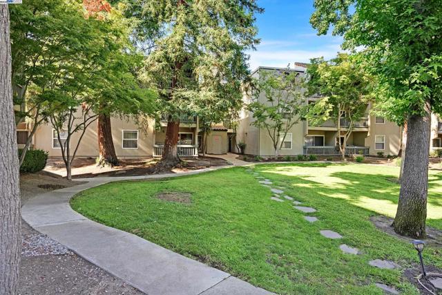 1087 Murrieta Blvd, Livermore CA: https://media.crmls.org/mediaz/d6d51b32-5809-40db-8234-dc470305f281.jpg