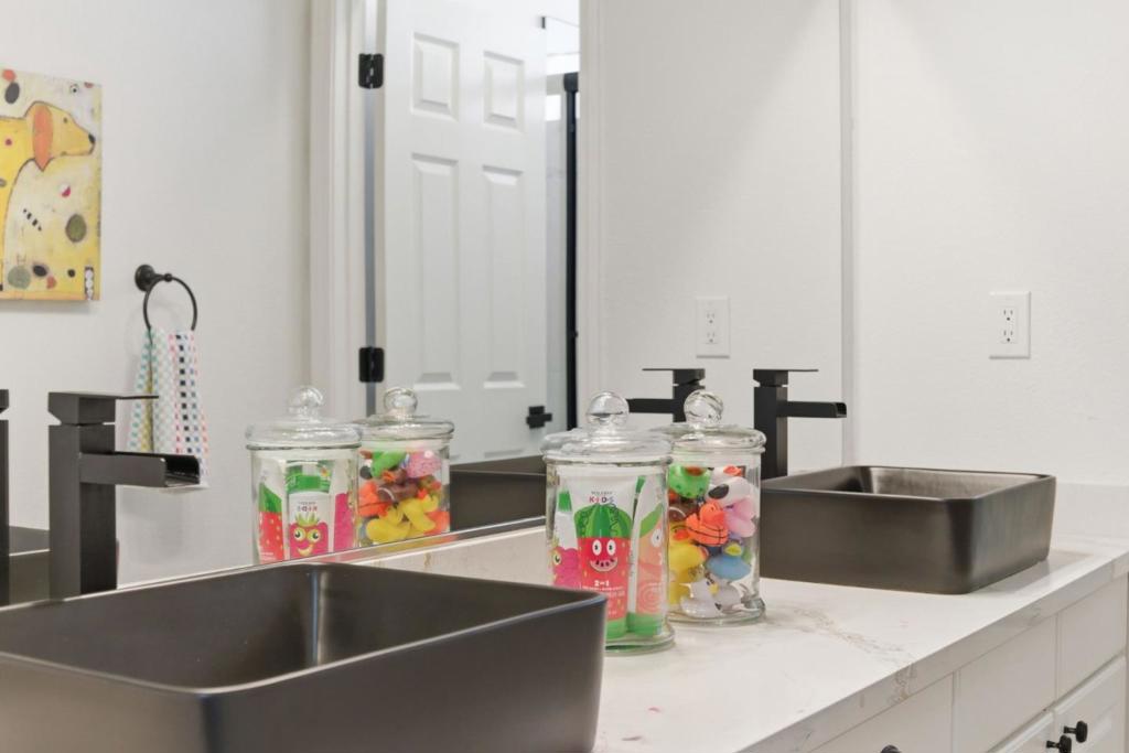 https://media.crmls.org/mediaz/d6d57d2e-2d99-457b-b5f6-c2e24c796e37.jpg?preset=X-Large