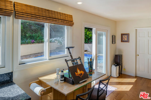 3735 Montuso Place, Encino CA: https://media.crmls.org/mediaz/d6d58484-f0d0-43da-a88e-0193f570576b.jpg