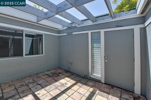 3333 Tice Creek Dr, Walnut Creek CA: https://media.crmls.org/mediaz/d6d66b7c-8a81-4659-b1ce-2d8e20dc5e27.jpg