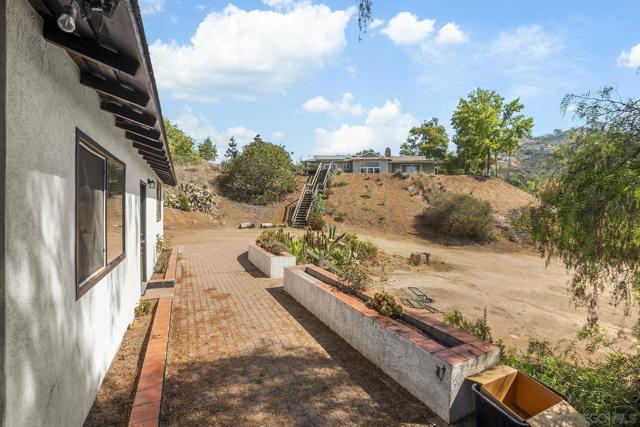 9484 86 La Cuesta Dr, La Mesa CA: https://media.crmls.org/mediaz/d6d695c3-713a-4c67-a3e9-4807e226d4db.jpg