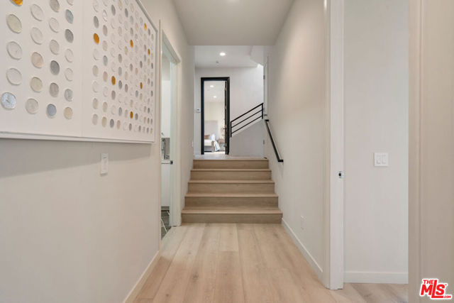 7209 Sunnydip Trail, Los Angeles CA: https://media.crmls.org/mediaz/d6d7114f-5ae5-4210-8bd1-905f5580012c.jpg
