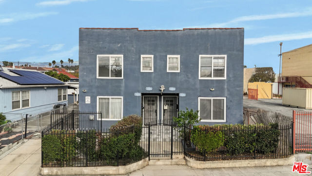 120 N Avenue 25, Los Angeles CA: https://media.crmls.org/mediaz/d6d71530-7452-4b08-bc1f-2596ad7abbb0.jpg