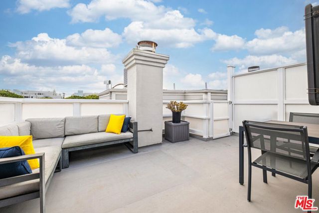 2622 2nd Street, Santa Monica CA: https://media.crmls.org/mediaz/d6d7ab30-f8c6-46a8-a9e6-ce560ad7b019.jpg