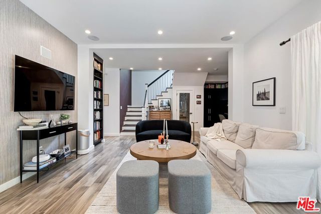 2663 Anchor Avenue, Los Angeles CA: https://media.crmls.org/mediaz/d6d7e41d-b17e-4243-902e-8db36cb8b236.jpg