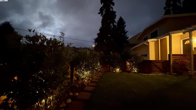 38526 Canyon Heights Drive, Fremont CA: https://media.crmls.org/mediaz/d6d81ecd-2aee-43fa-9b45-d345996c9604.jpg