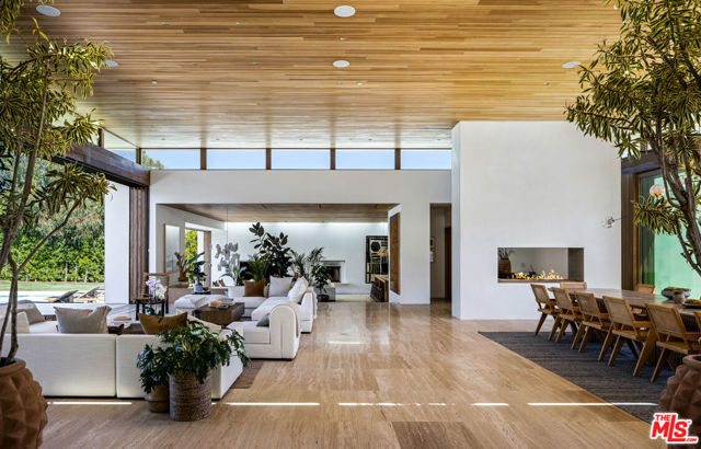 28837 Selfridge Drive, Malibu CA: https://media.crmls.org/mediaz/d6d8ef84-ab63-4dc0-a338-8749d635f08d.jpg