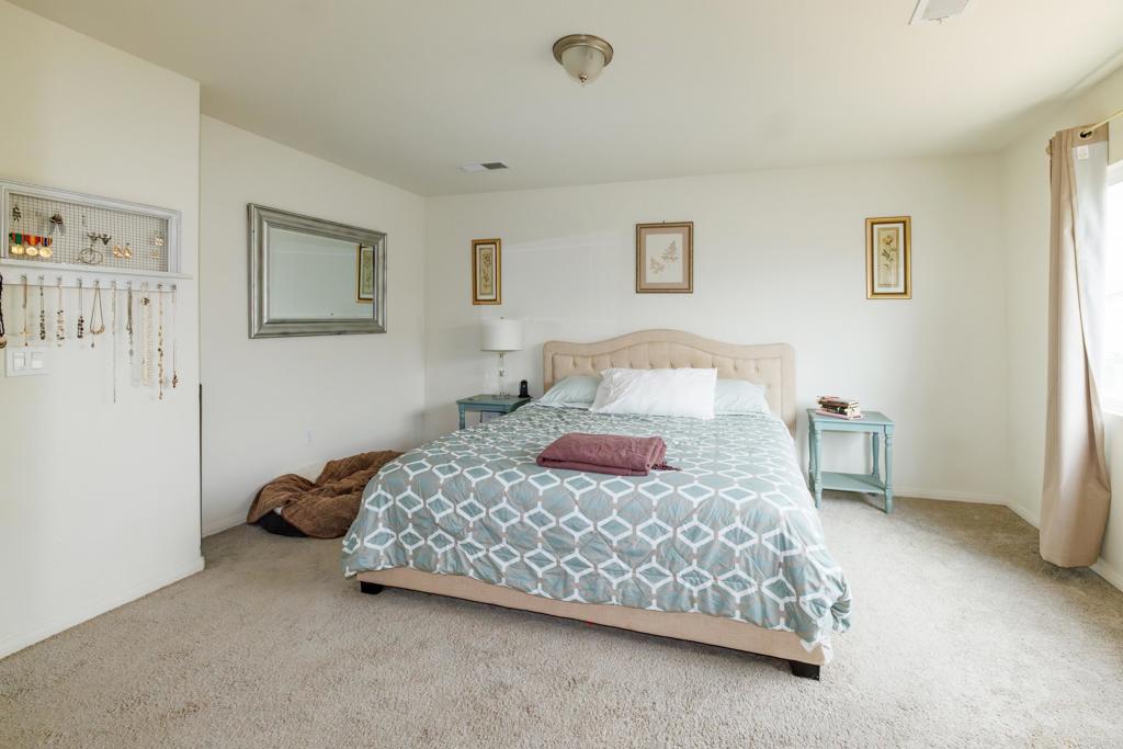 https://media.crmls.org/mediaz/d6d95952-4fb3-47d3-b622-1c63b76c22da.jpg?preset=X-Large