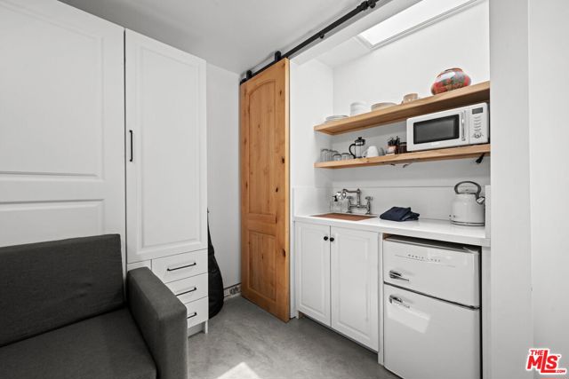 8961 Dicks Street, West Hollywood CA: https://media.crmls.org/mediaz/d6d95c44-3561-4f1f-b6c0-26ab9184e752.jpg