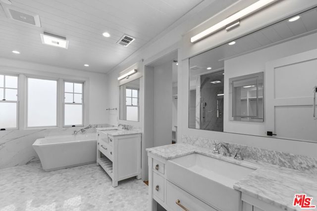 566 Ida Street photo 14