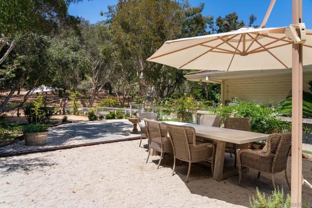 17310 Calle Mayor, Rancho Santa Fe CA: https://media.crmls.org/mediaz/d6db42e5-4d9f-415b-97d2-750809a2d5d1.jpg