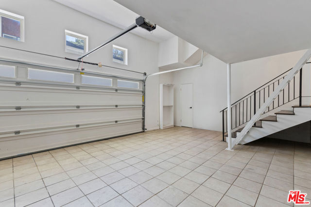 2619 Rinconia Drive, Los Angeles CA: https://media.crmls.org/mediaz/d6dbe50b-a823-495c-9176-d338ad233dc1.jpg