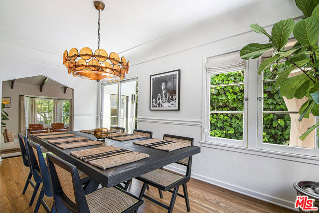 8260 Oakwood Avenue, Los Angeles CA: https://media.crmls.org/mediaz/d6dc0b4c-da17-403f-8a9d-24edf8b73d6a.jpg