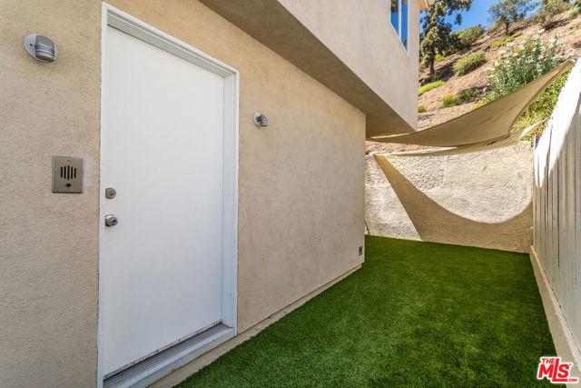 8783 Lookout Mountain Avenue, Los Angeles CA: https://media.crmls.org/mediaz/d6dc0c7b-4e9f-45f0-88ed-86de73cc22e4.jpg