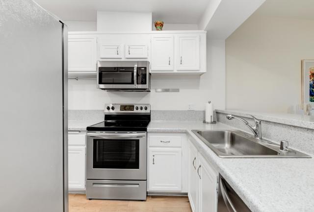 Detail Gallery Image 14 of 34 For 2323 Caringa Way #16,  Carlsbad,  CA 92009 - 2 Beds | 2 Baths