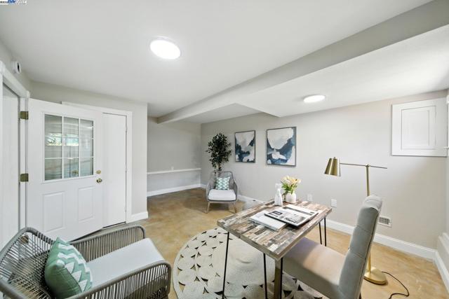 3357 Jordan Rd, Oakland CA: https://media.crmls.org/mediaz/d6dc6e70-1608-48b0-93dd-320f3c1d2bdb.jpg