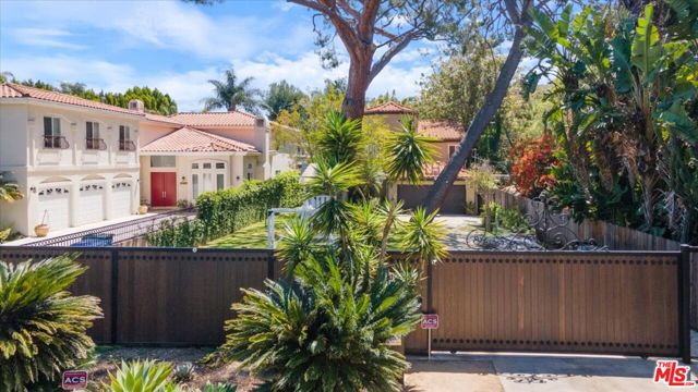 12834 Landale Street, Studio City CA: https://media.crmls.org/mediaz/d6dc6f4b-86a7-46ac-9185-1b49bbaafed9.jpg