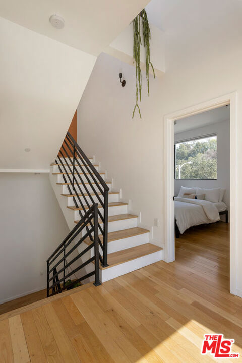 1403 Eagle Vista Drive, Los Angeles CA: https://media.crmls.org/mediaz/d6dc8bfe-ac68-49e3-9143-8ea9492847a7.jpg