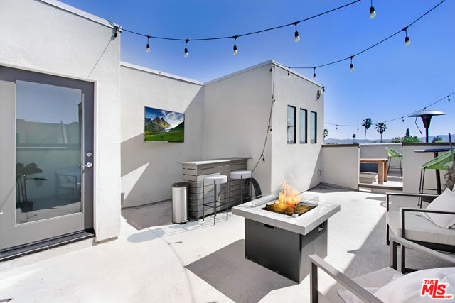 13135 Victory Boulevard photo 16