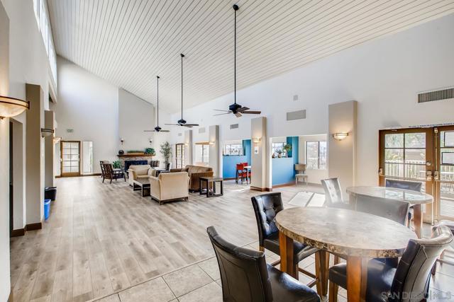 8570 Via Mallorca, La Jolla CA: https://media.crmls.org/mediaz/d6dcde33-6904-46cc-801f-798b4861a96b.jpg