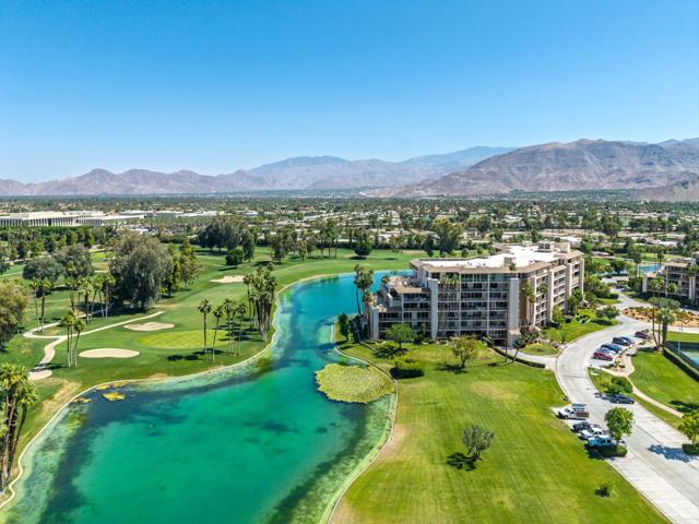 900 Island Drive, Rancho Mirage CA: https://media.crmls.org/mediaz/d6ddb761-62a0-4de1-be6a-b223b7bd3b59.jpg