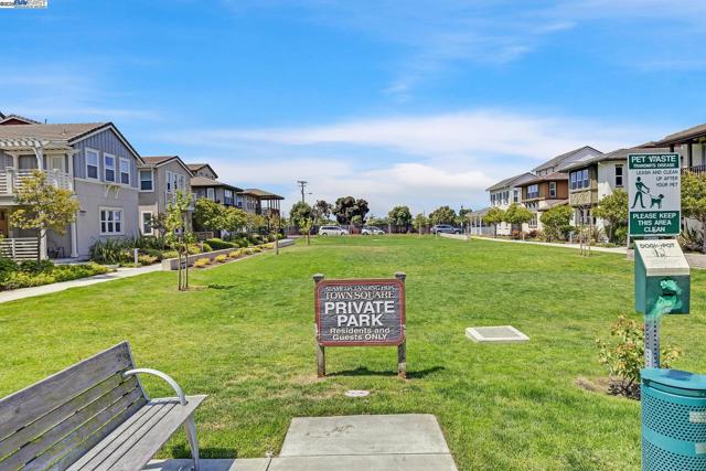 2683 5Th St, Alameda CA: https://media.crmls.org/mediaz/d6ddfcec-72cc-4d49-b68d-fa1c58318e4d.jpg