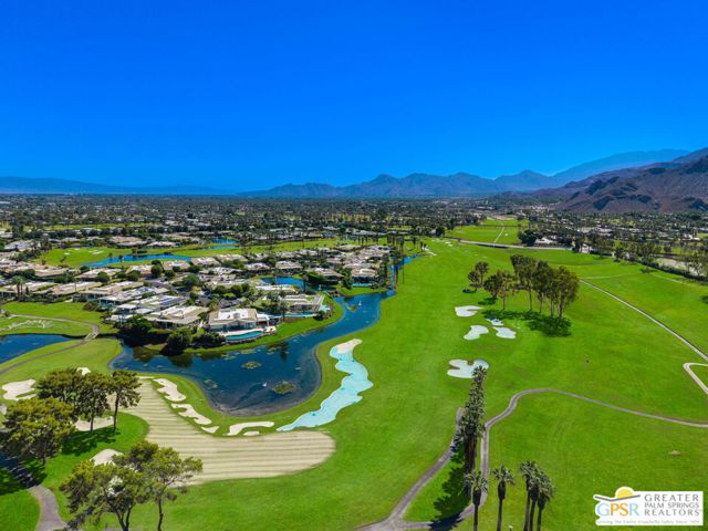 30 Mayfair Drive, Rancho Mirage CA: https://media.crmls.org/mediaz/d6de0d18-9ab0-4b84-b59d-50039e85e58f.jpg