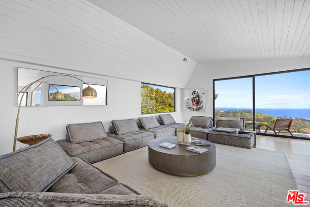 23812 Malibu Crest Drive, Malibu CA: https://media.crmls.org/mediaz/d6dec4f8-7a38-41be-98b5-bff6158c3071.jpg