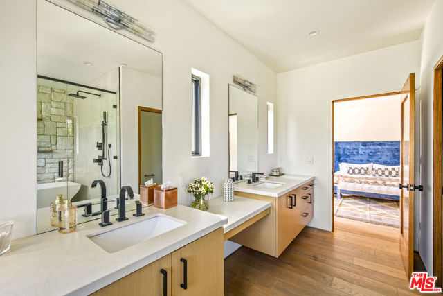 2656 32nd Street, Santa Monica CA: https://media.crmls.org/mediaz/d6df549b-209c-4d8d-acd0-eac1fec05881.jpg