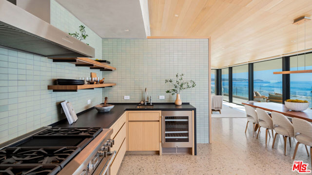 31388 Broad Beach Road, Malibu CA: https://media.crmls.org/mediaz/d6e036da-2083-4ef8-b9fa-e6627421d943.jpg