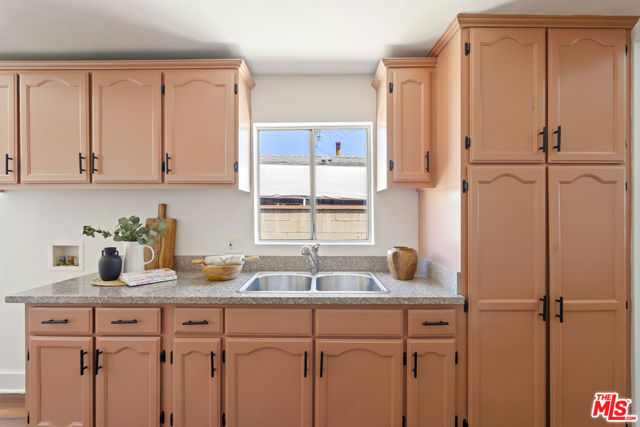 6043 Madden Avenue, Los Angeles CA: https://media.crmls.org/mediaz/d6e068a4-54de-4f1b-8ef9-57e7289541dd.jpg