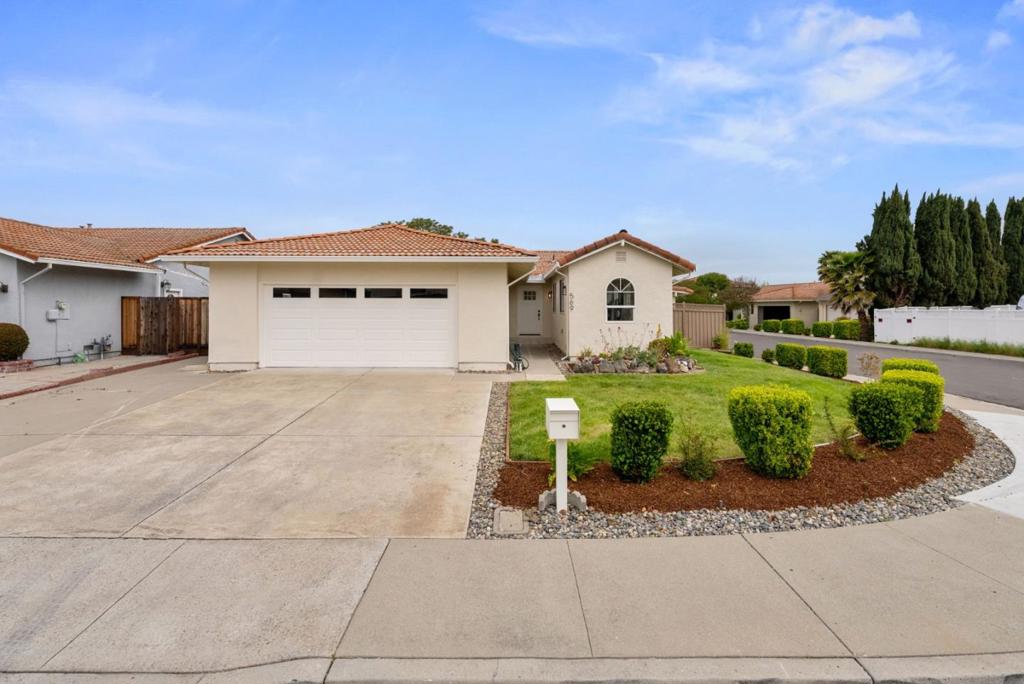 569 Blairburry Way