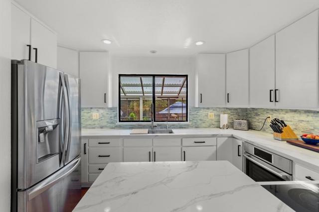 1458 Oakleaf Drive, Royal Oaks CA: https://media.crmls.org/mediaz/d6e1ac02-4085-435a-8235-3b2f8a0bbb8d.jpg
