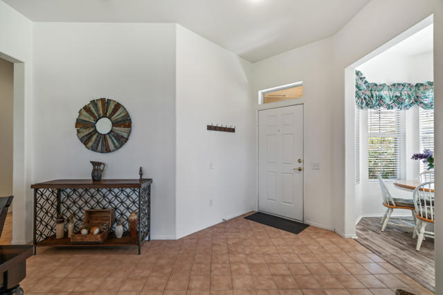 44591 S Heritage Palms Drive, Indio CA: https://media.crmls.org/mediaz/d6e21c7a-69ff-4460-92b4-59603df3c20f.jpg
