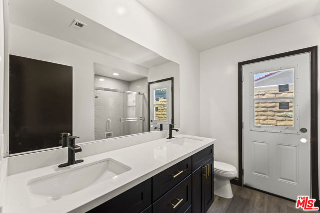 9724 Bothwell Road, Northridge CA: https://media.crmls.org/mediaz/d6e24bbb-a309-484c-9458-aa86eafae8d2.jpg