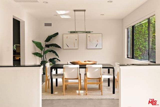 4841 Swinton Avenue, Encino CA: https://media.crmls.org/mediaz/d6e2e6a7-d1fd-4e6c-9be3-7a745621d1e3.jpg