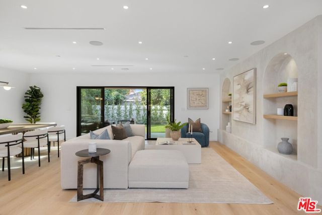 4627 Sunnyslope Avenue, Sherman Oaks CA: https://media.crmls.org/mediaz/d6e30892-483f-4e03-baac-398b185624b2.jpg