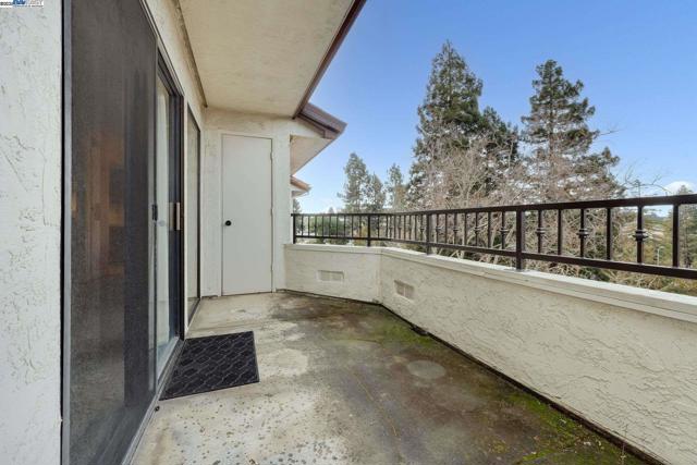 22135 Sevilla Rd, Hayward CA: https://media.crmls.org/mediaz/d6e32ab3-8b3d-4931-8ef0-3b4f6bbf3b2b.jpg