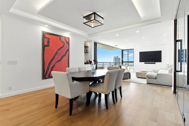 700 Front St, San Diego CA: https://media.crmls.org/mediaz/d6e341d8-266c-4be1-aaa1-83a20980b934.jpg