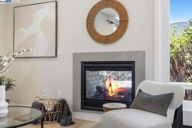 1002 Middle Ave, Menlo Park CA: https://media.crmls.org/mediaz/d6e39aed-a394-4760-9f05-3f7c1ab088bd.jpg
