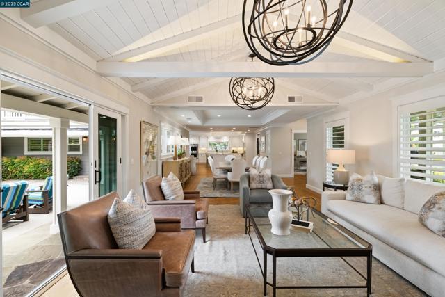 125 El Dorado Ave, Danville CA: https://media.crmls.org/mediaz/d6e46095-61d5-43e3-82e7-579e99e30b02.jpg