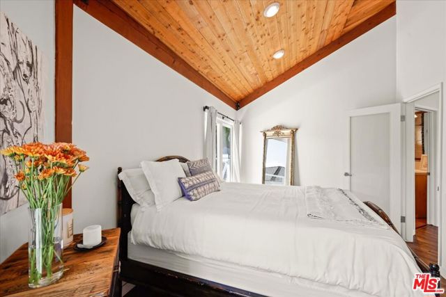 1746 Deerhill Trail, Topanga CA: https://media.crmls.org/mediaz/d6e47516-8ca0-4b62-a435-c407560a8295.jpg