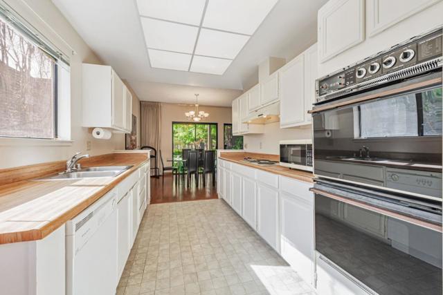 50 Horgan Avenue, Redwood City CA: https://media.crmls.org/mediaz/d6e49834-aa33-4338-b279-043f0ec42984.jpg