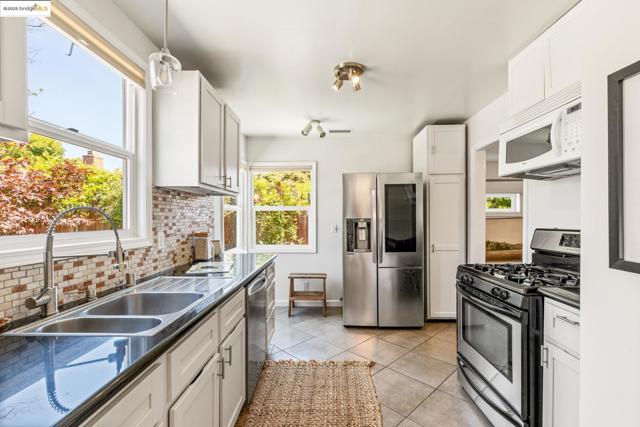 820 Amador St, Richmond CA: https://media.crmls.org/mediaz/d6e4b2d9-cec6-48a7-a1d5-bde27dcfb74d.jpg