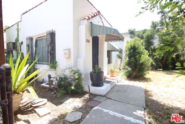 1028 N Hayworth Avenue, West Hollywood CA: https://media.crmls.org/mediaz/d6e4bfd9-994b-48b3-8280-775ef26d9ffe.jpg